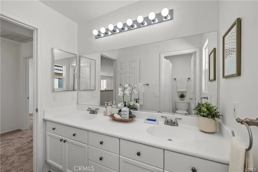 29052 Madrid Place Castaic, CA 91384