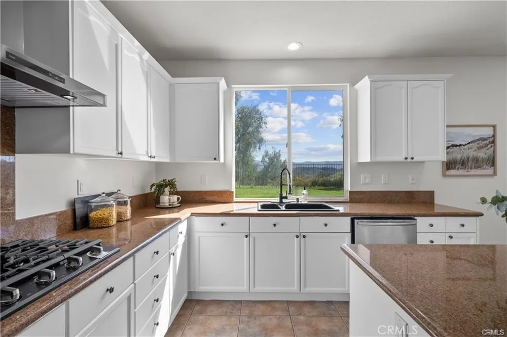 29052 Madrid Place Castaic, CA 91384