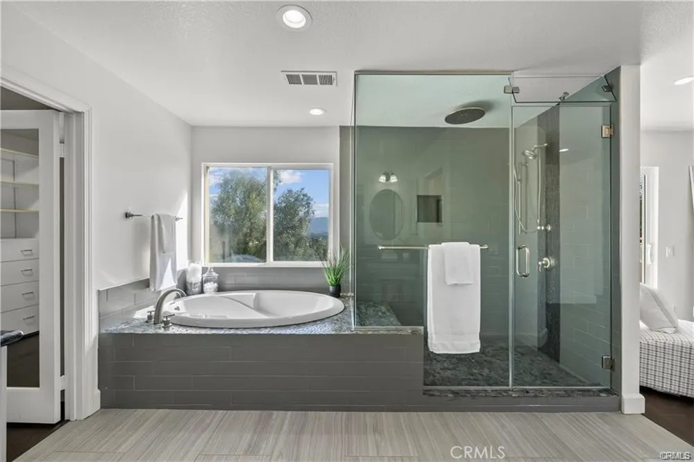 29052 Madrid Place Castaic, CA 91384