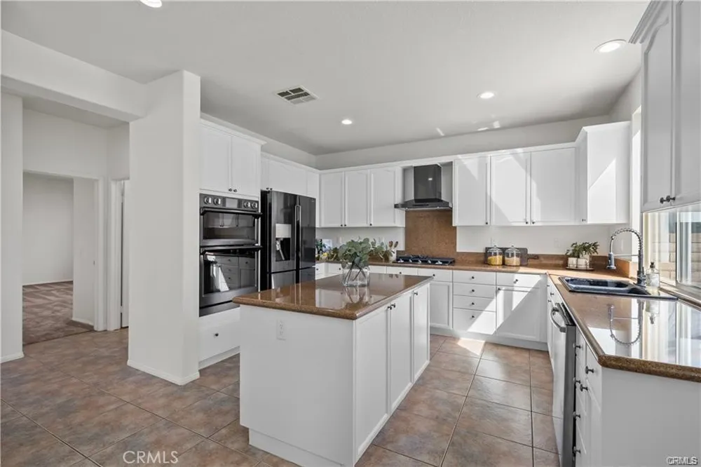 29052 Madrid Place Castaic, CA 91384