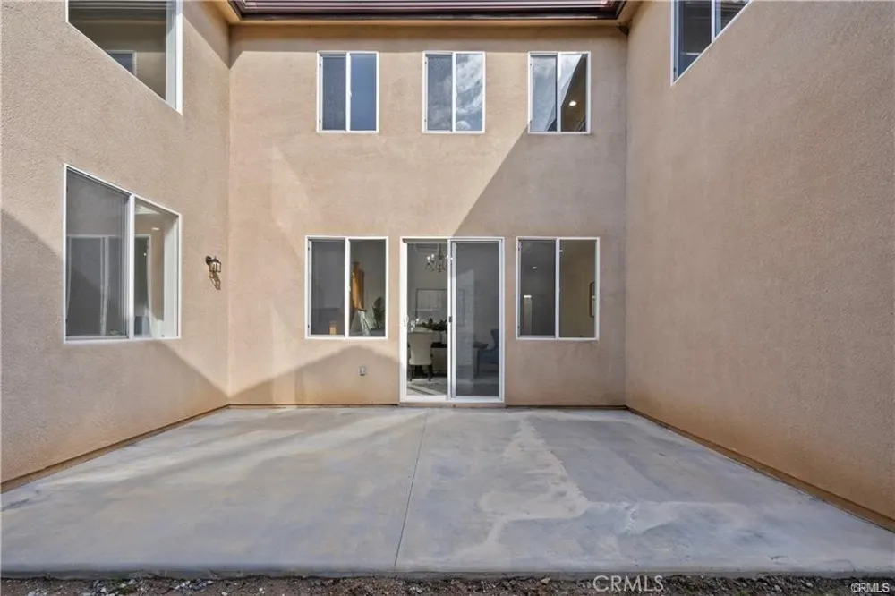 29052 Madrid Place Castaic, CA 91384