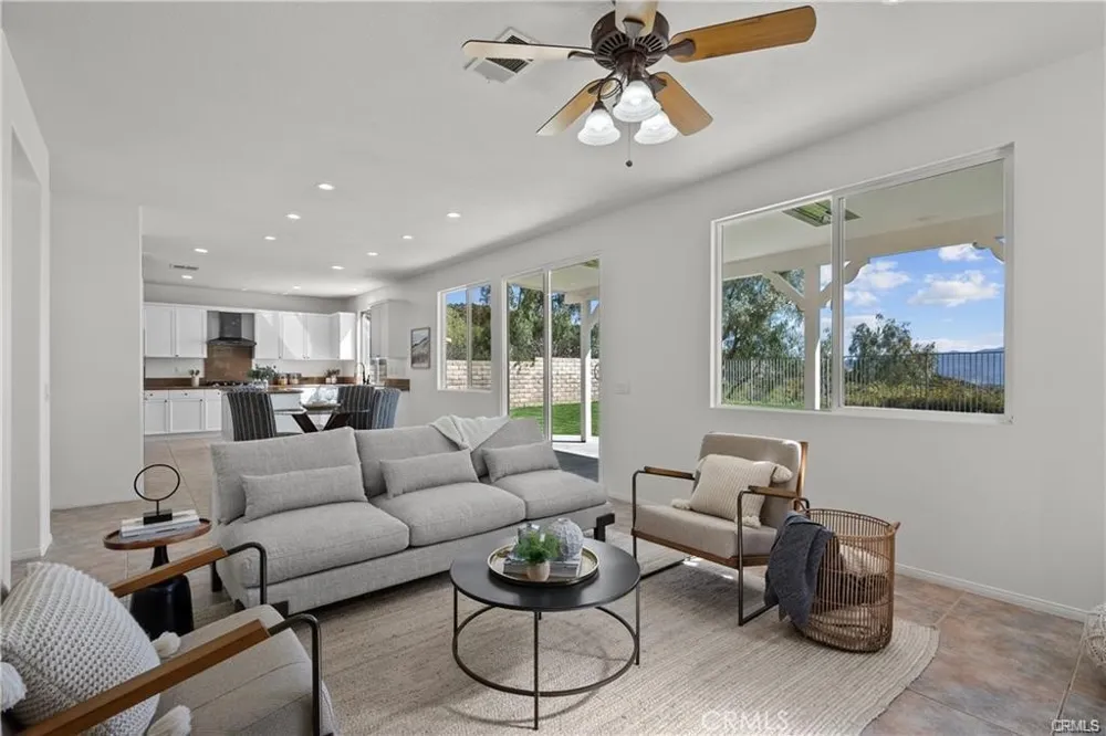 29052 Madrid Place Castaic, CA 91384