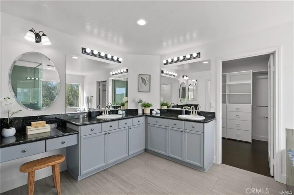 29052 Madrid Place Castaic, CA 91384