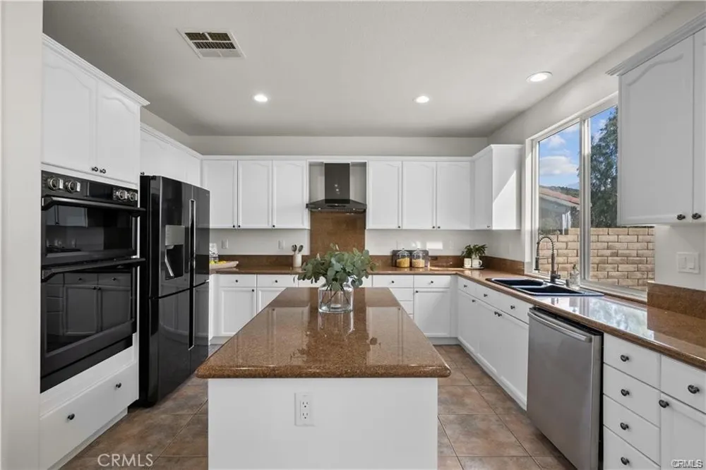 29052 Madrid Place Castaic, CA 91384