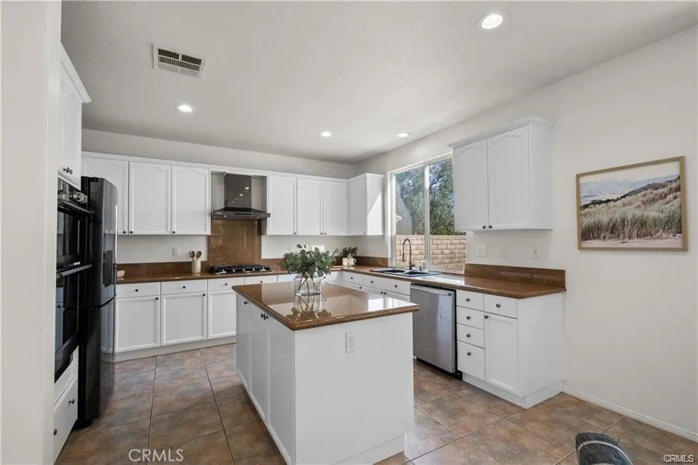 29052 Madrid Place Castaic, CA 91384