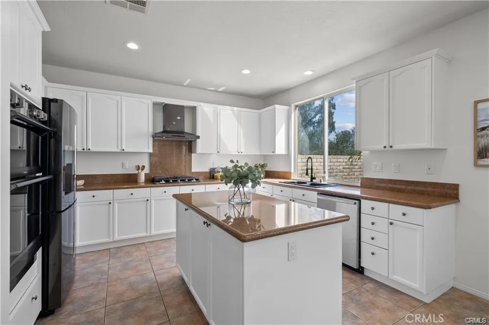 29052 Madrid Place Castaic, CA 91384