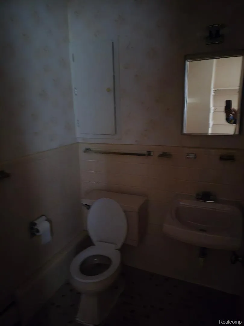 25102 Friar Lane Southfield City, MI 48033