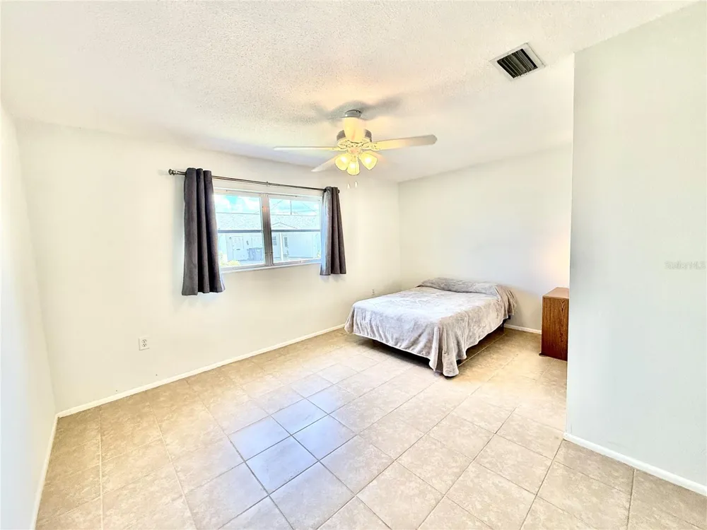 6105 CORAL WAY Bradenton, FL 34207