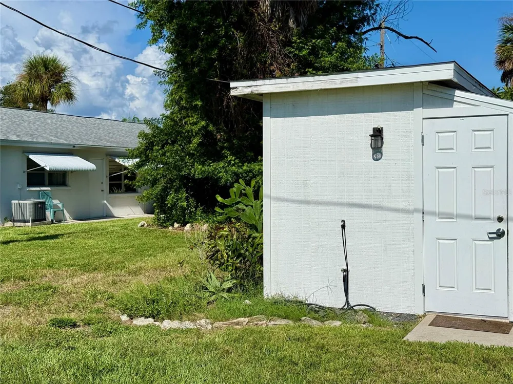 6105 CORAL WAY Bradenton, FL 34207