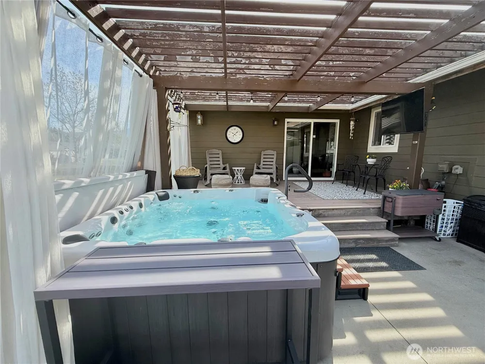 4 River Overlook Street Omak, WA 98841