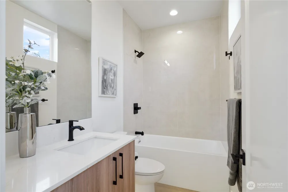 9013 14th Avenue SW Seattle, WA 98106