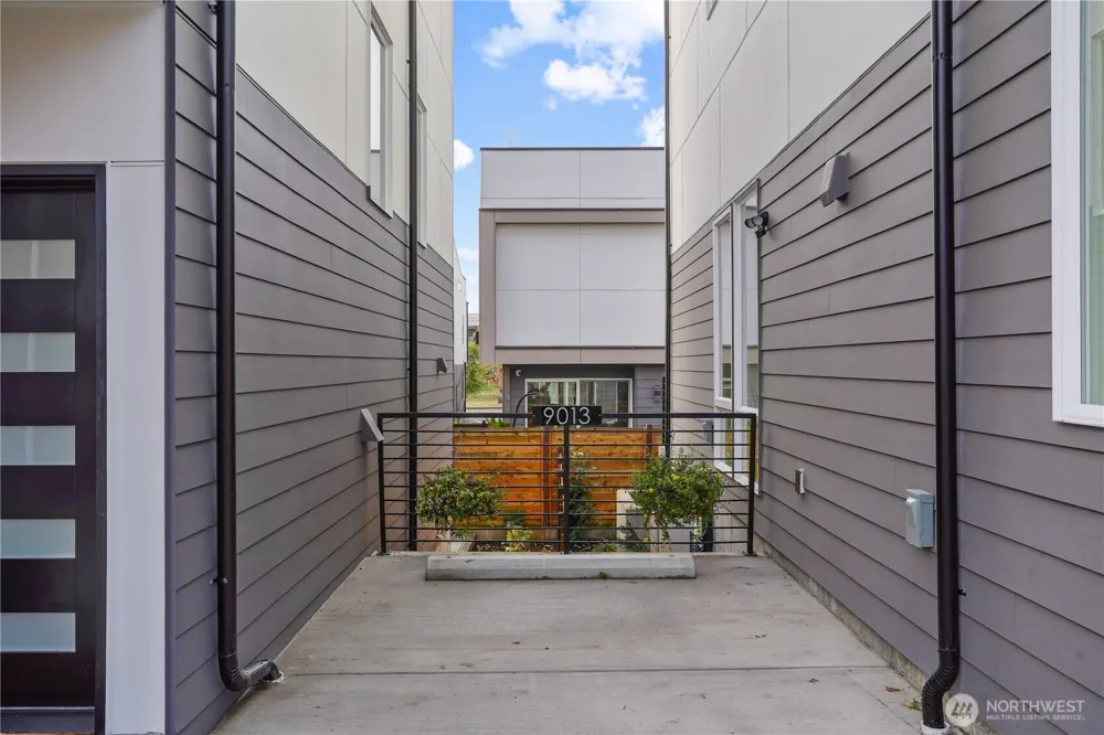9013 14th Avenue SW Seattle, WA 98106