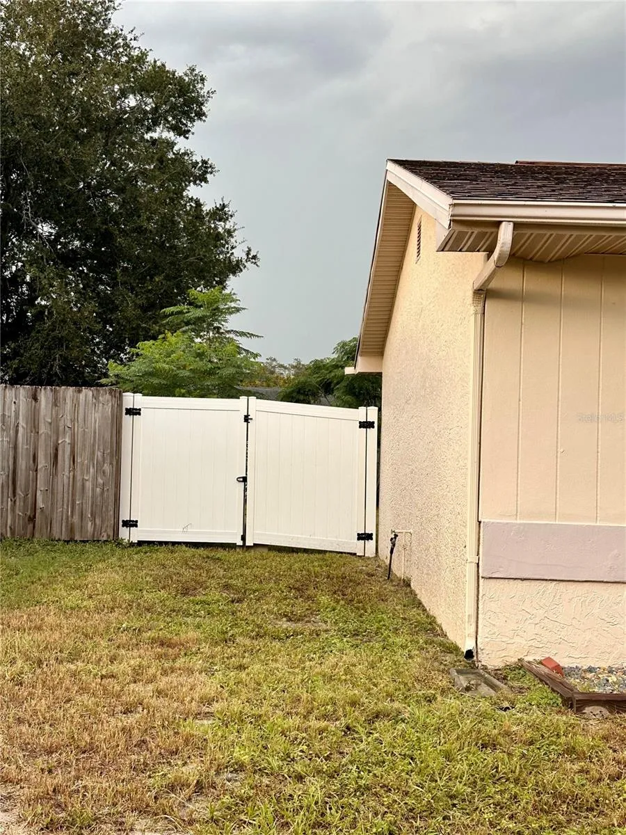 8225 PIN OAK AVENUE Port Richey, FL 34668