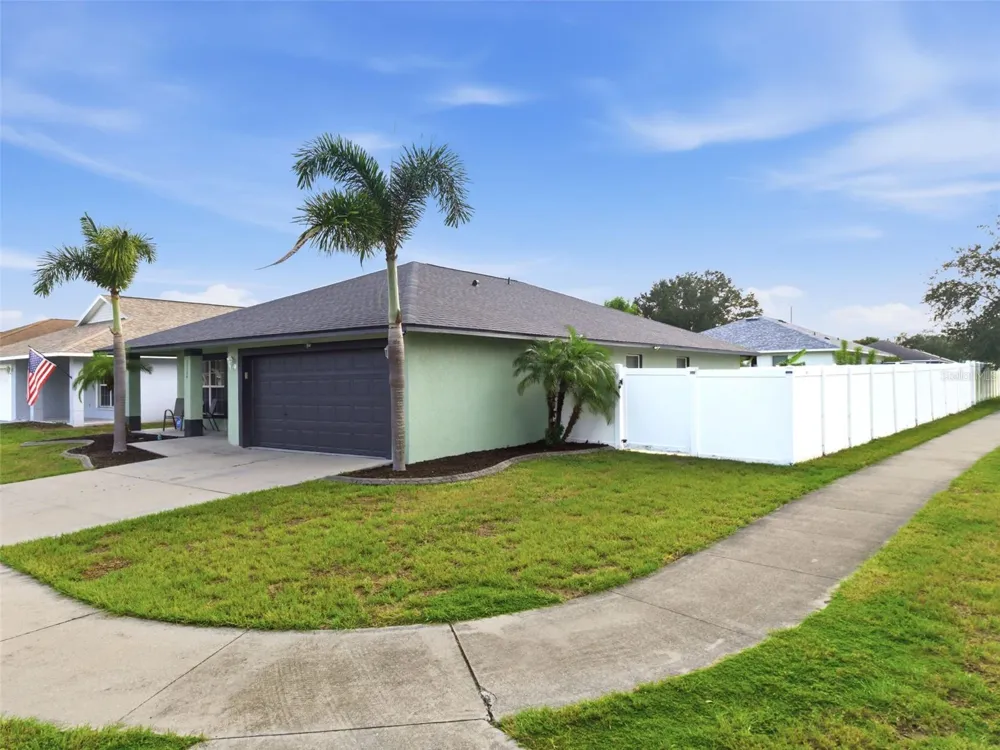 15544 FLORIDA BREEZE LOOP Wimauma, FL 33598