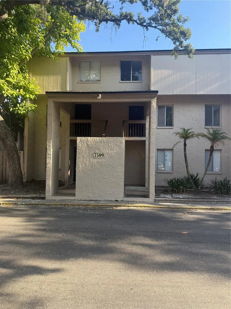 7509 PITCH PINE CIRCLE #121 Tampa, FL 33617