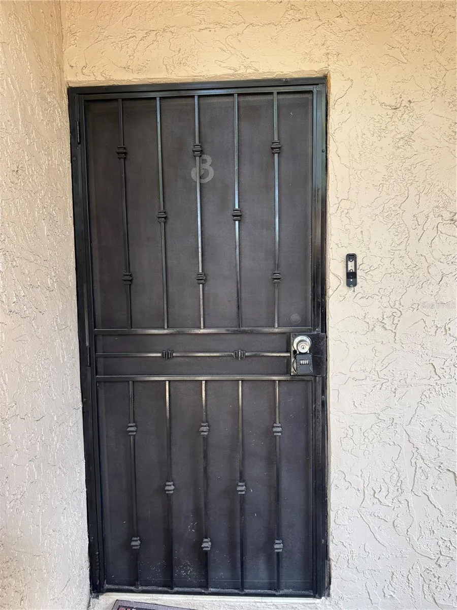 7509 PITCH PINE CIRCLE #121 Tampa, FL 33617