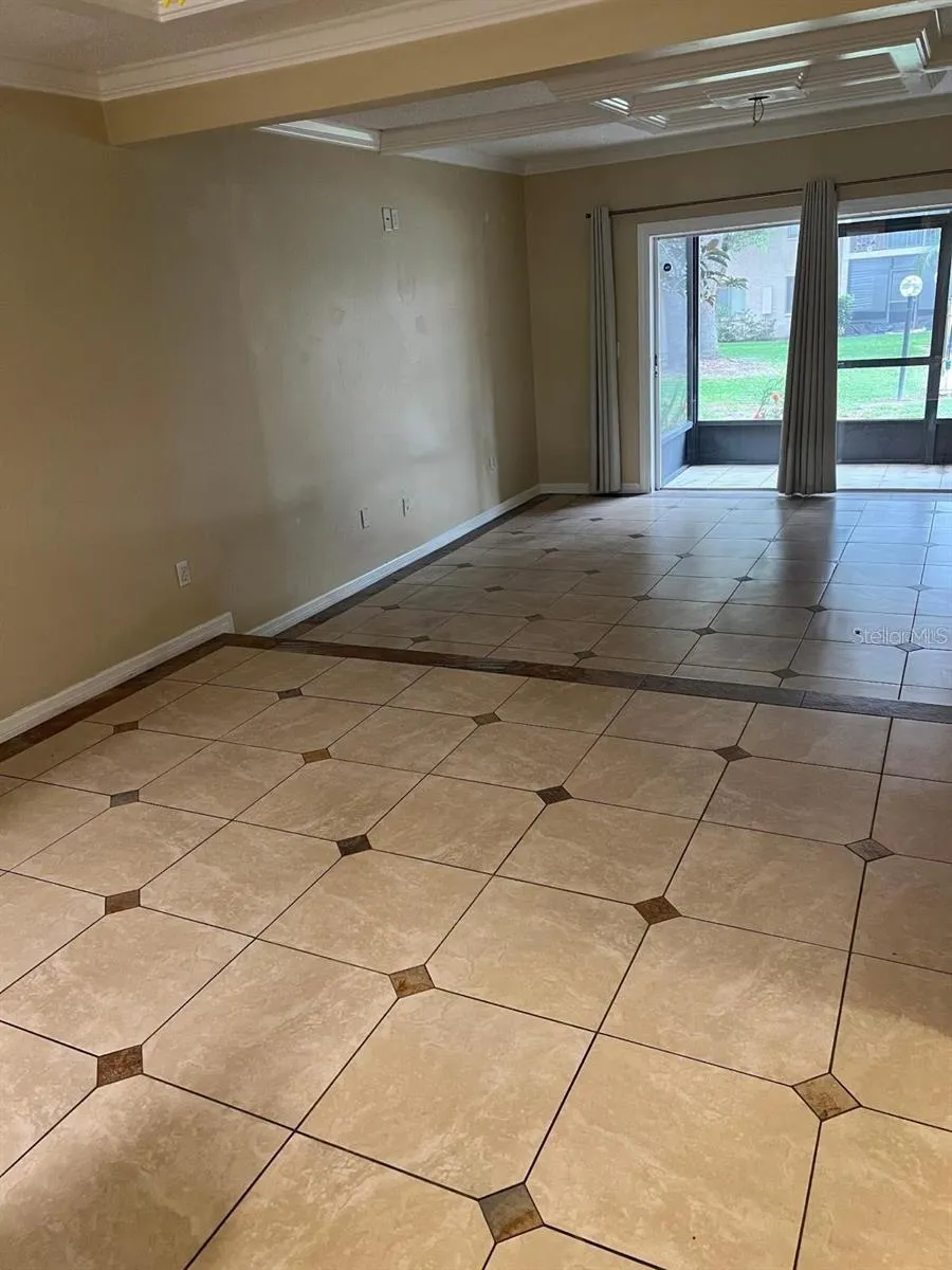 7509 PITCH PINE CIRCLE #121 Tampa, FL 33617