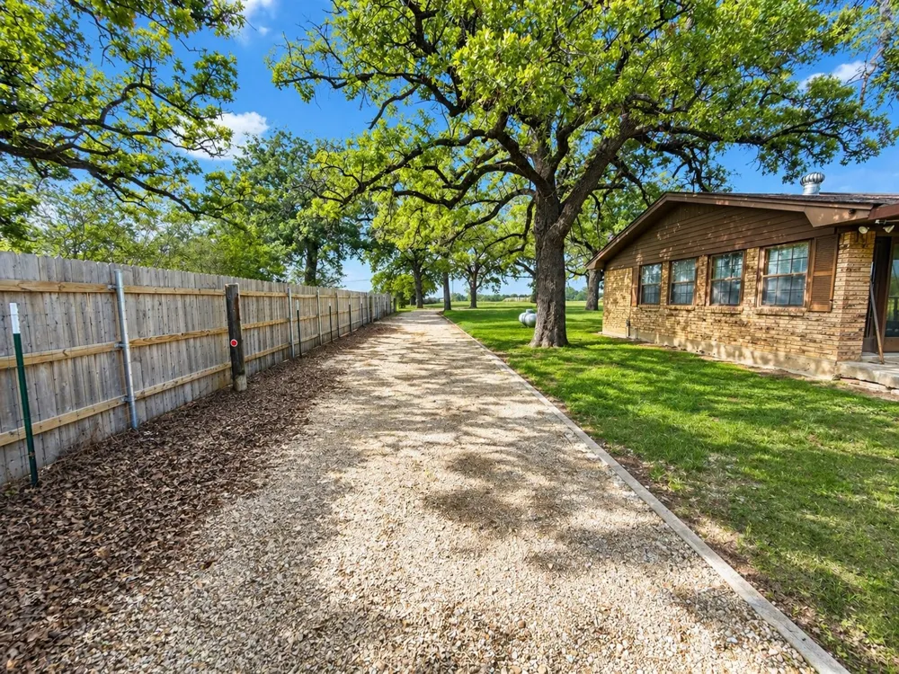 1076 FM 2095 Cameron, TX 76520
