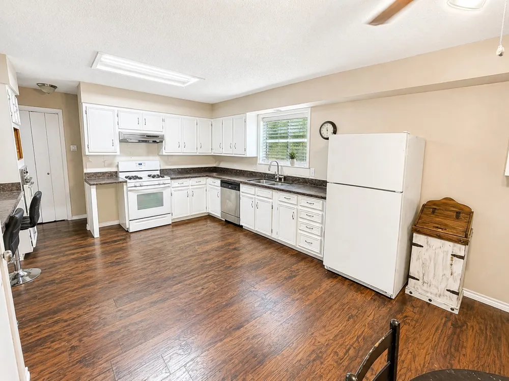 1076 FM 2095 Cameron, TX 76520