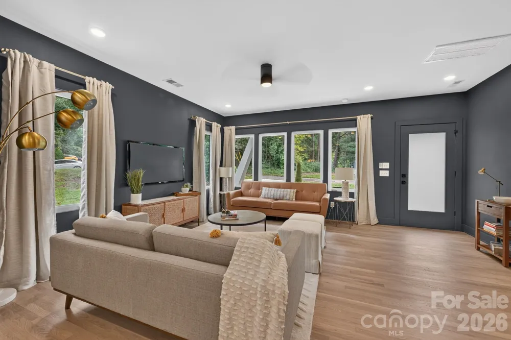 5151 Grafton Drive Charlotte, NC 28215