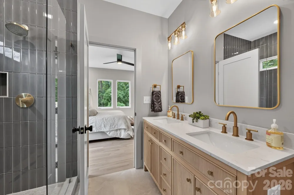 5151 Grafton Drive Charlotte, NC 28215