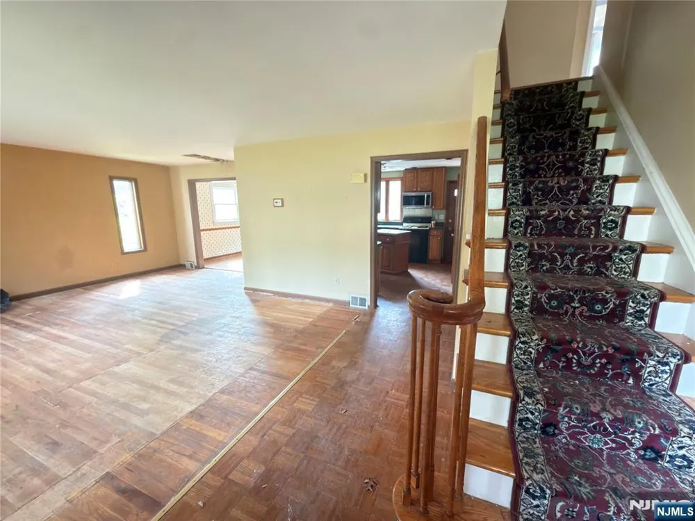 89 Circle Drive Paramus, NJ 07652