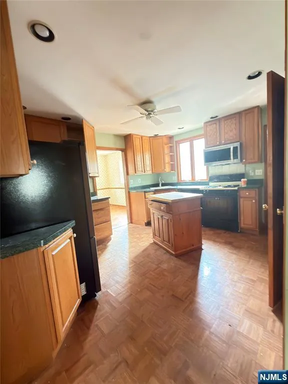 89 Circle Drive Paramus, NJ 07652