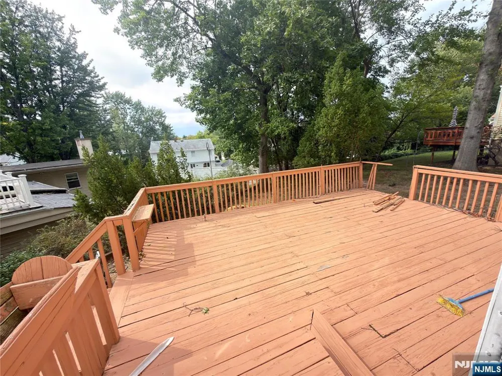 89 Circle Drive Paramus, NJ 07652