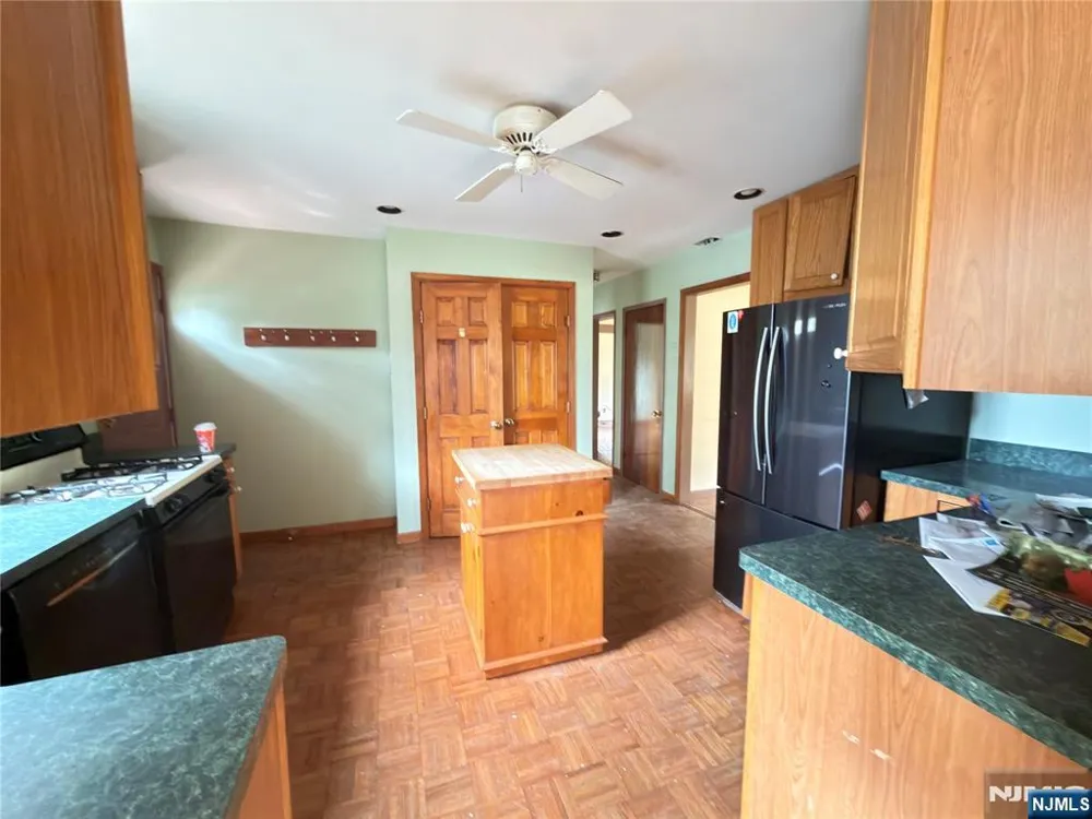 89 Circle Drive Paramus, NJ 07652