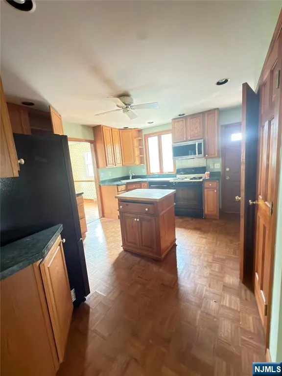 89 Circle Drive Paramus, NJ 07652