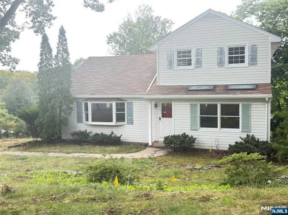89 Circle Drive Paramus, NJ 07652