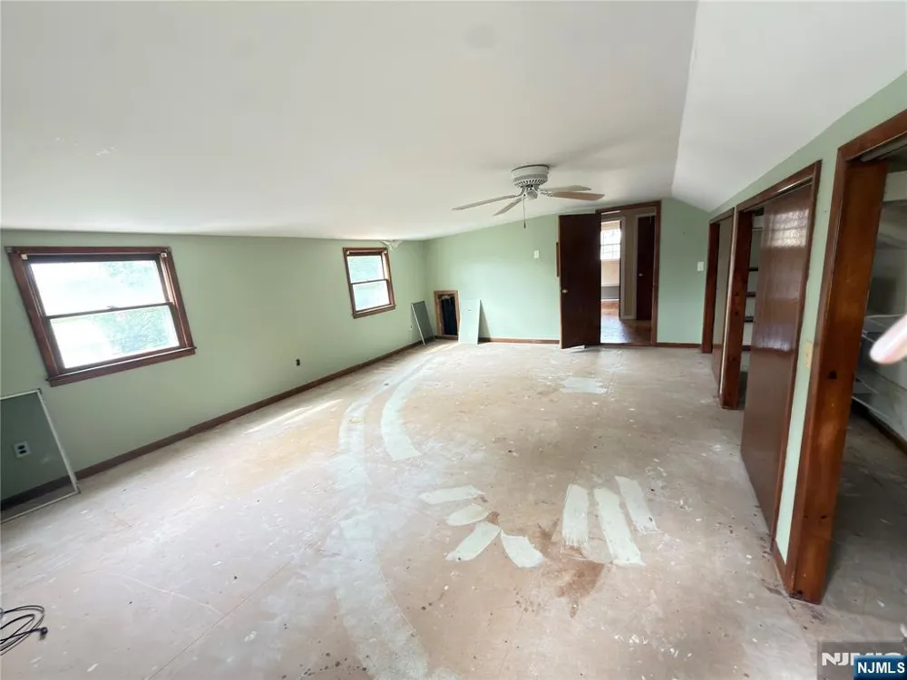 89 Circle Drive Paramus, NJ 07652