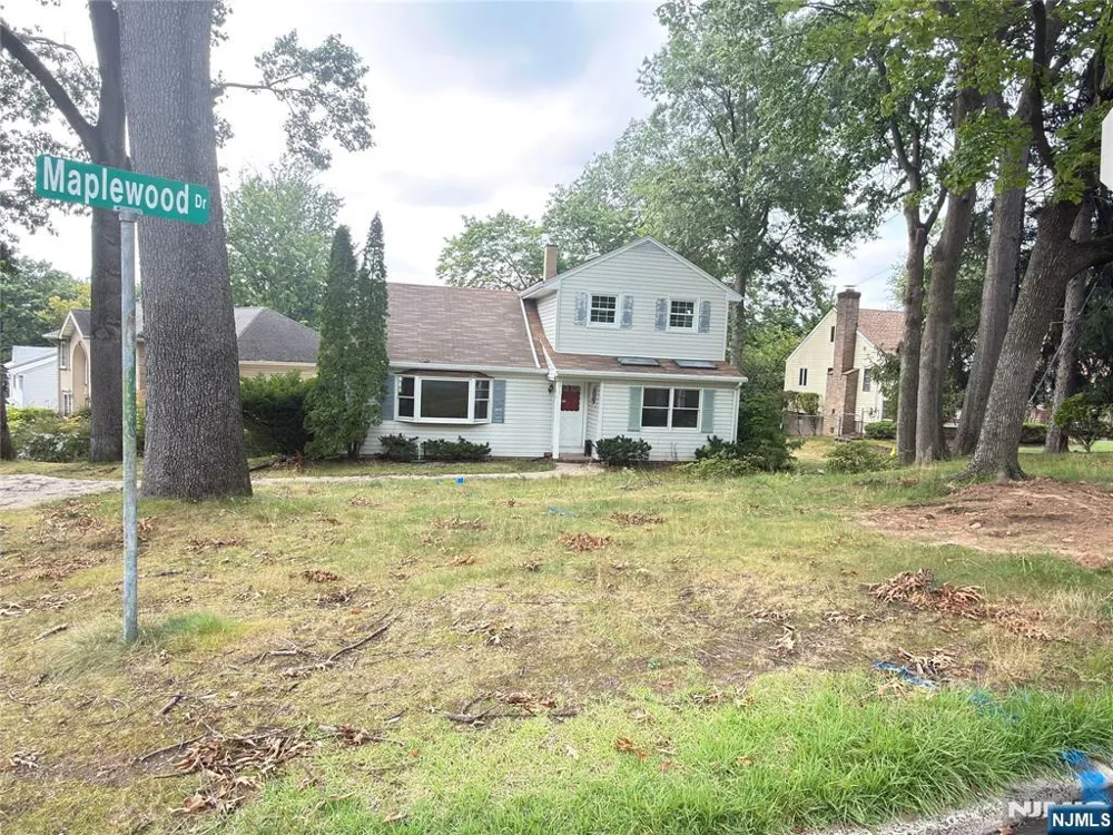 89 Circle Drive Paramus, NJ 07652