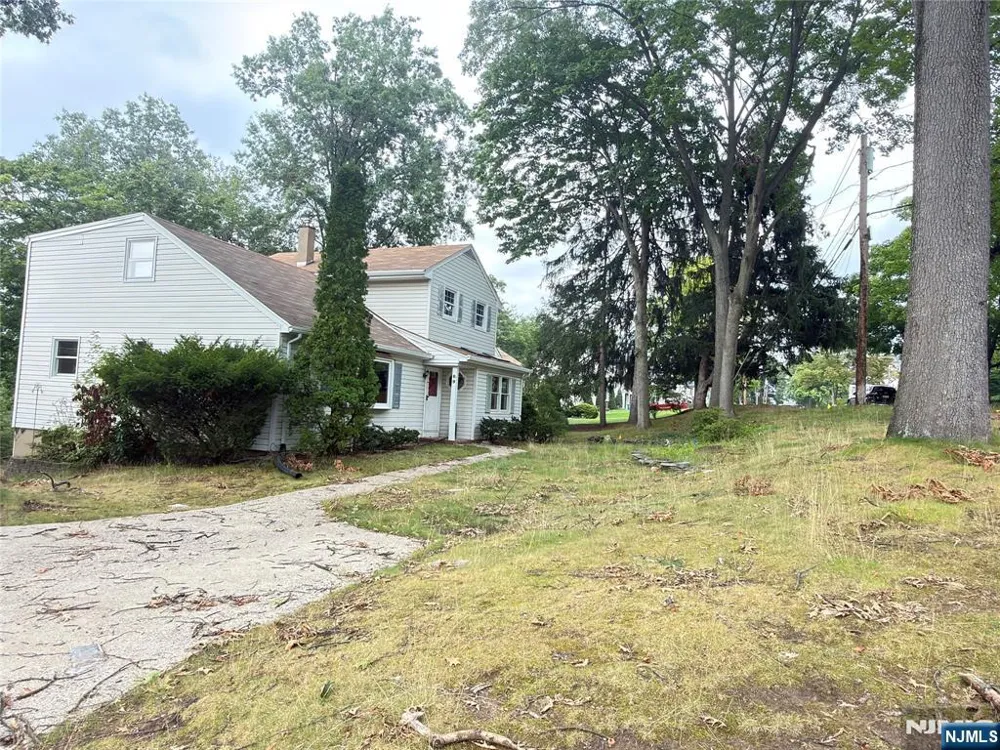 89 Circle Drive Paramus, NJ 07652