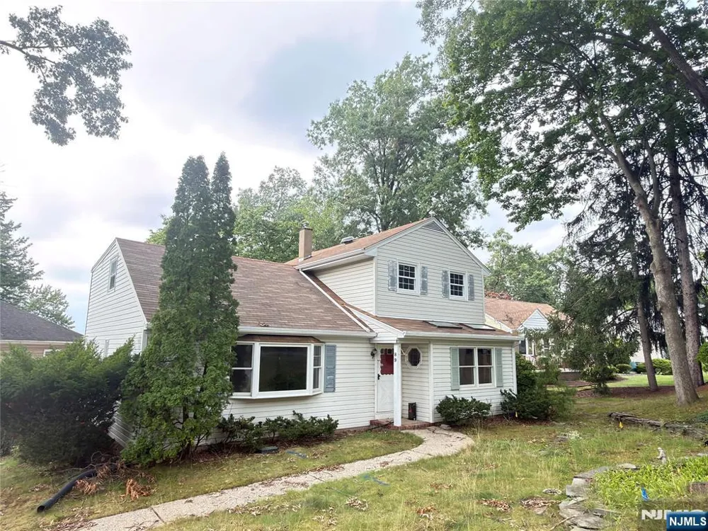 89 Circle Drive Paramus, NJ 07652