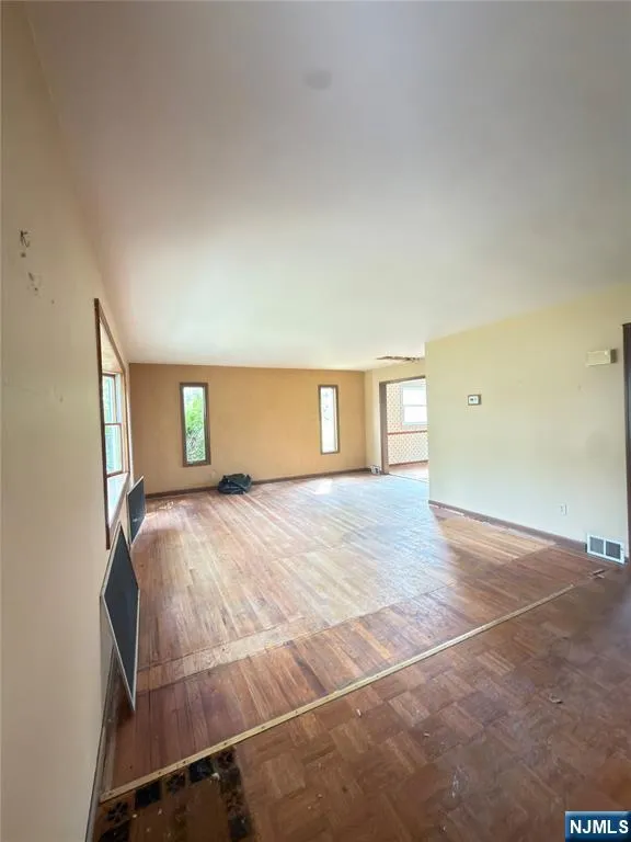 89 Circle Drive Paramus, NJ 07652