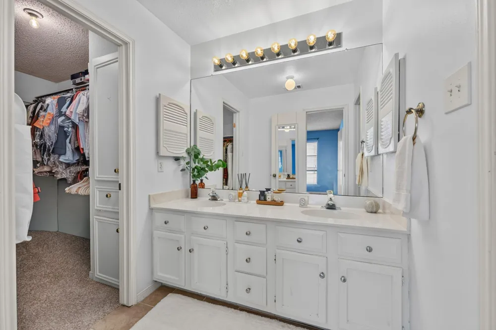 1112 Bering Drive #62 Houston, TX 77057
