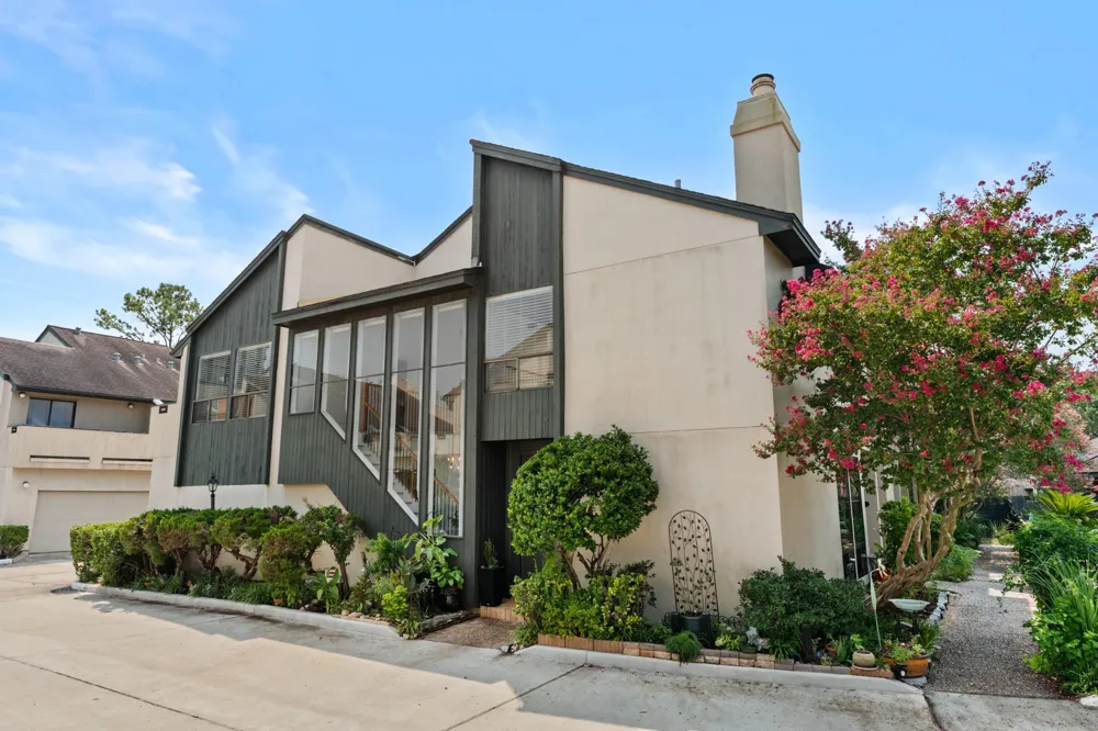 1112 Bering Drive #62 Houston, TX 77057