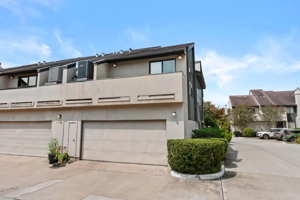 1112 Bering Drive #62 Houston, TX 77057