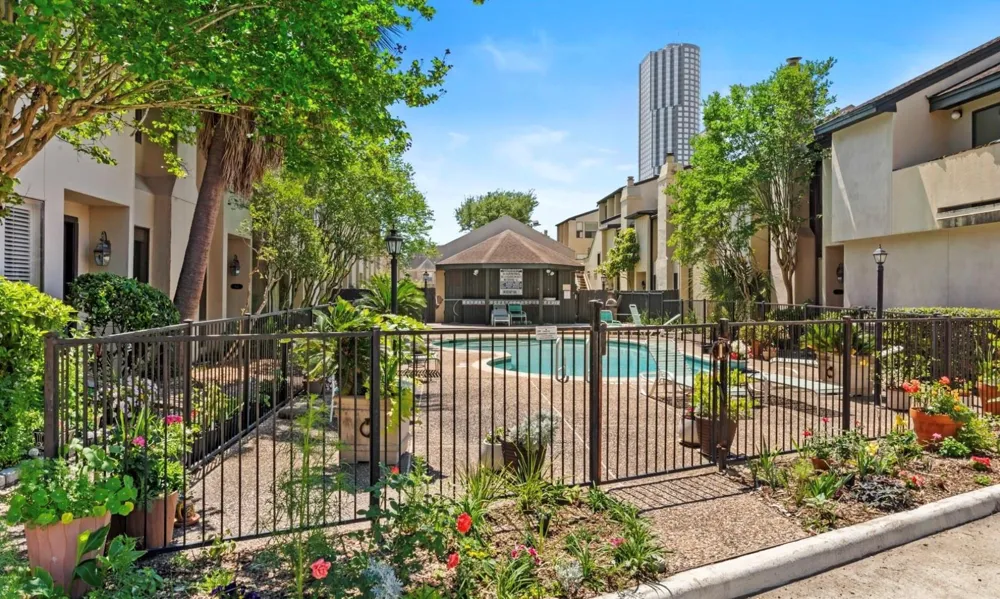 1112 Bering Drive #62 Houston, TX 77057