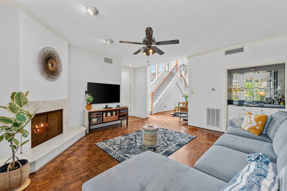 1112 Bering Drive #62 Houston, TX 77057