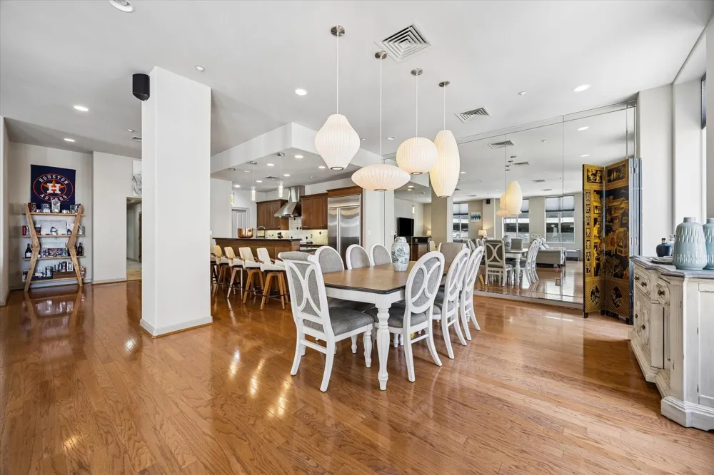 914 Main Street #801 Houston, TX 77002