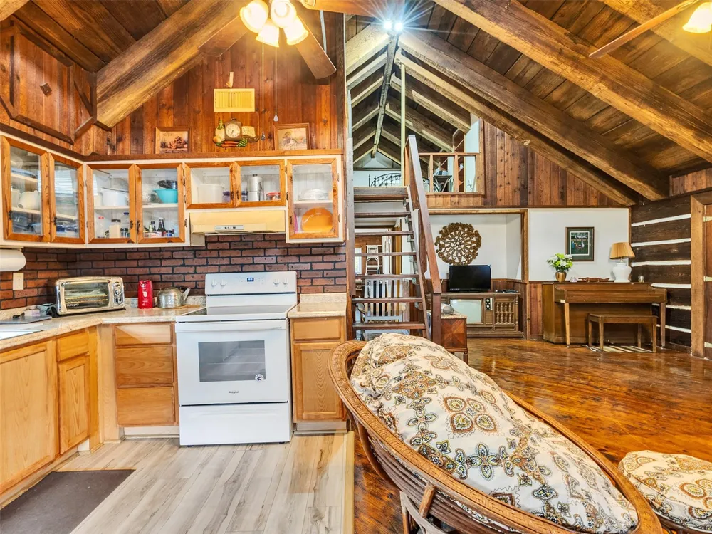 4703 Lake Drive Brazoria, TX 77422