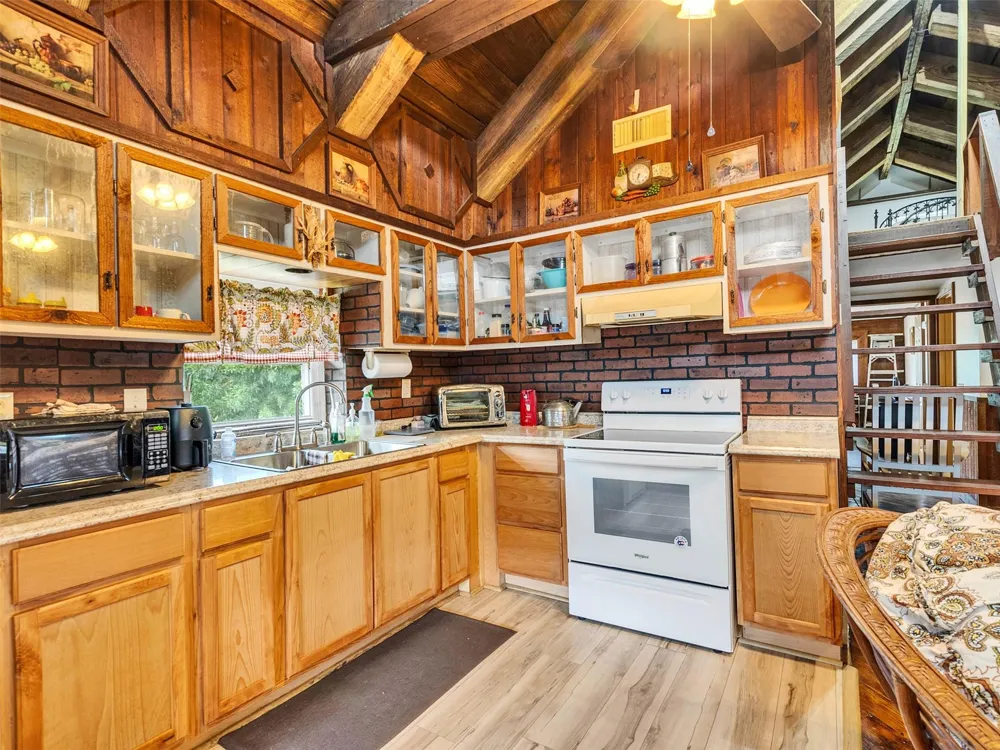 4703 Lake Drive Brazoria, TX 77422