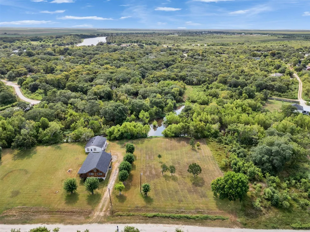 4703 Lake Drive Brazoria, TX 77422