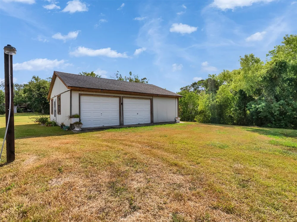 4703 Lake Drive Brazoria, TX 77422