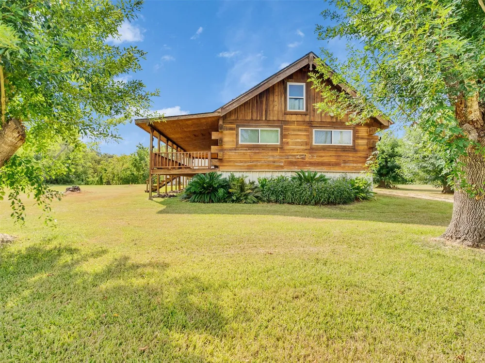 4703 Lake Drive Brazoria, TX 77422