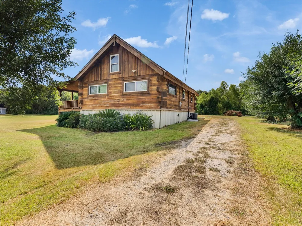 4703 Lake Drive Brazoria, TX 77422