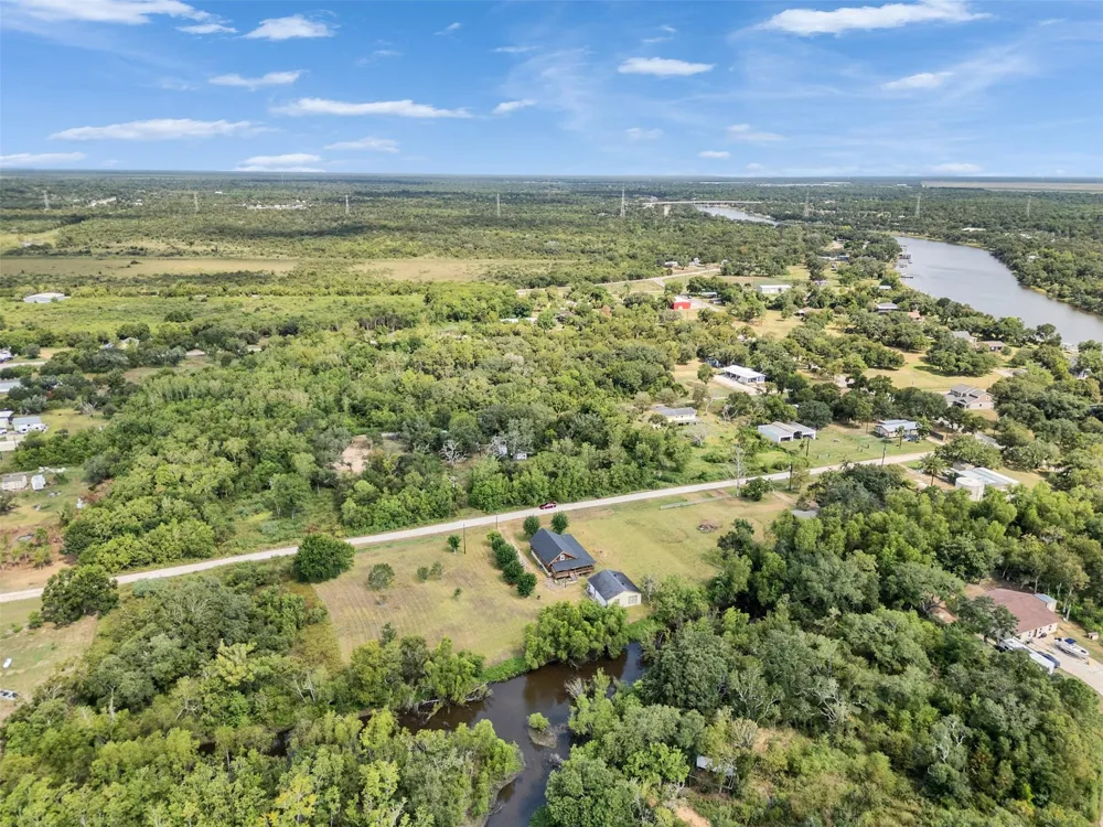 4703 Lake Drive Brazoria, TX 77422