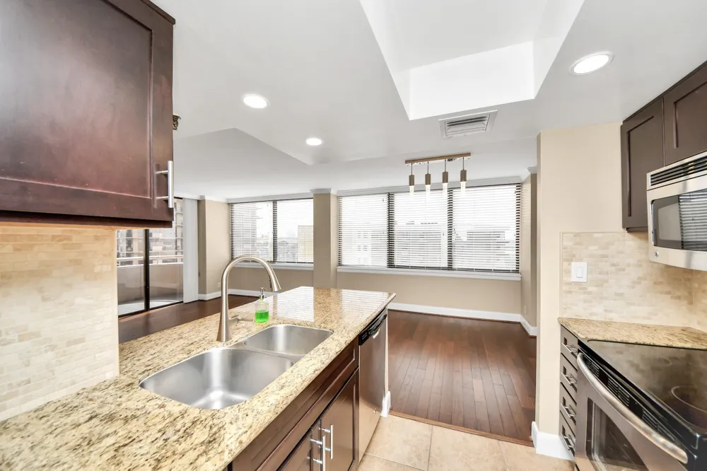 3525 Sage Road #909 Houston, TX 77056